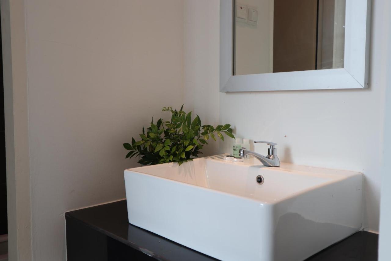 Zen66 @ Roxy Serviced Apartment Кучинг Экстерьер фото